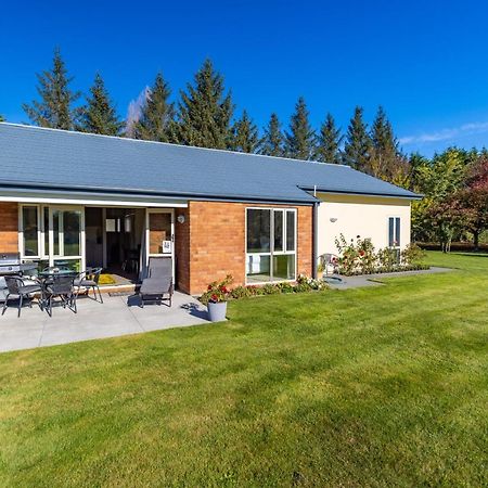 The Meadows Villa Christchurch Exteriör bild