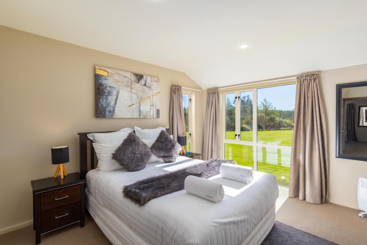 The Meadows Villa Christchurch Exteriör bild