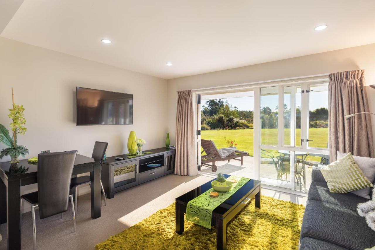 The Meadows Villa Christchurch Exteriör bild