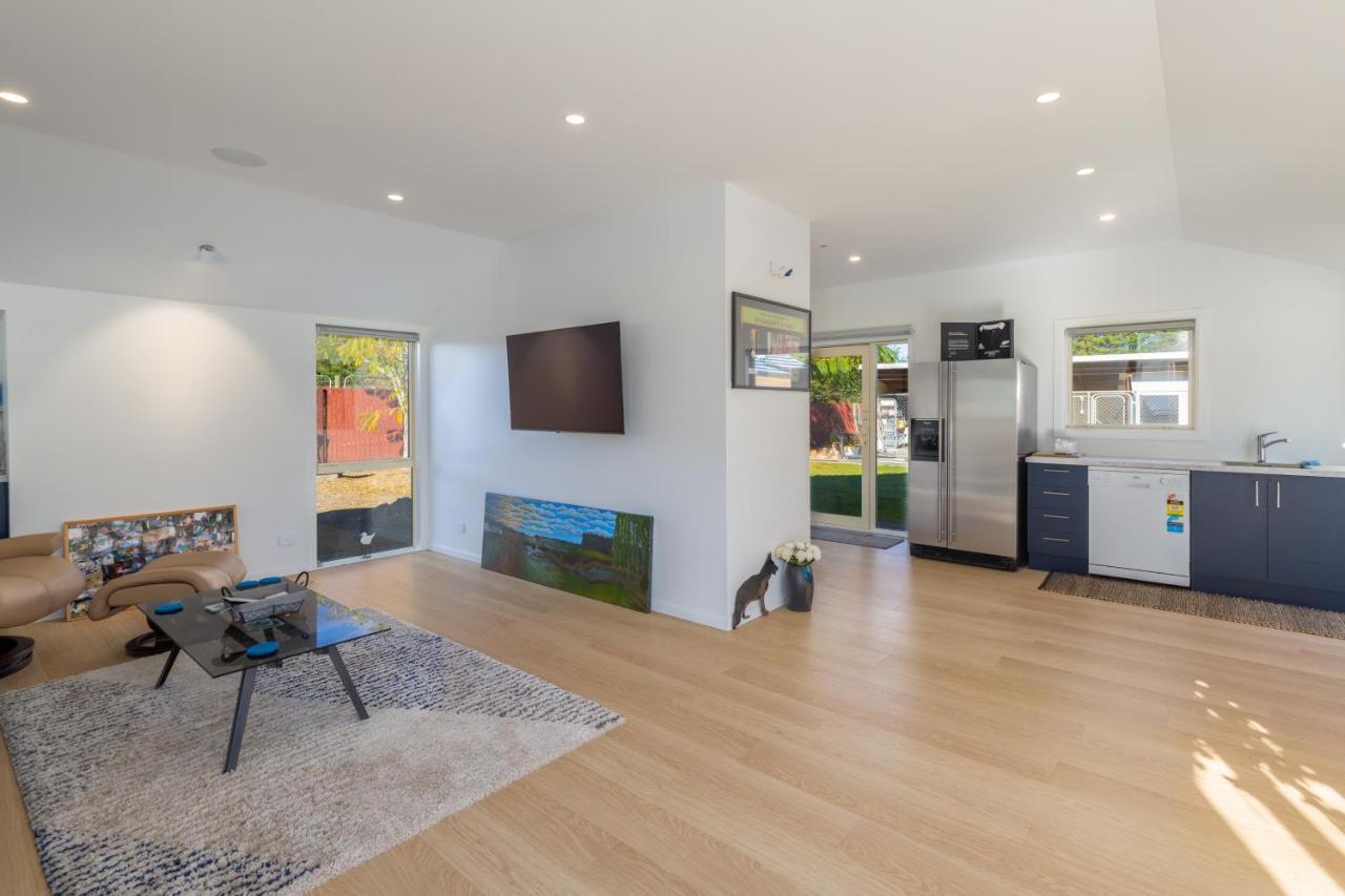 The Meadows Villa Christchurch Exteriör bild