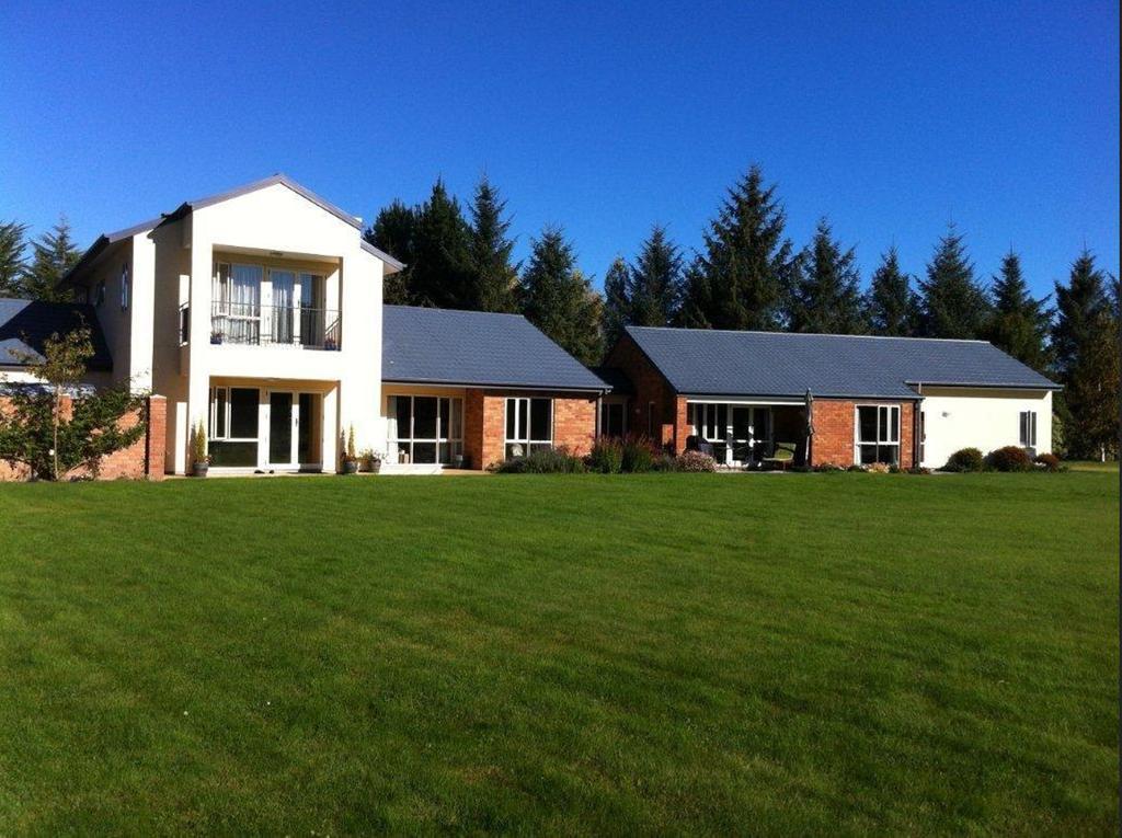 The Meadows Villa Christchurch Exteriör bild