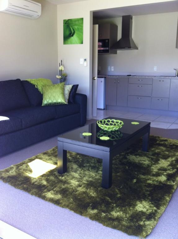 The Meadows Villa Christchurch Exteriör bild