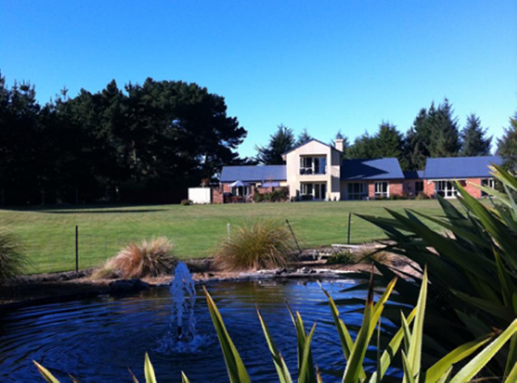 The Meadows Villa Christchurch Exteriör bild