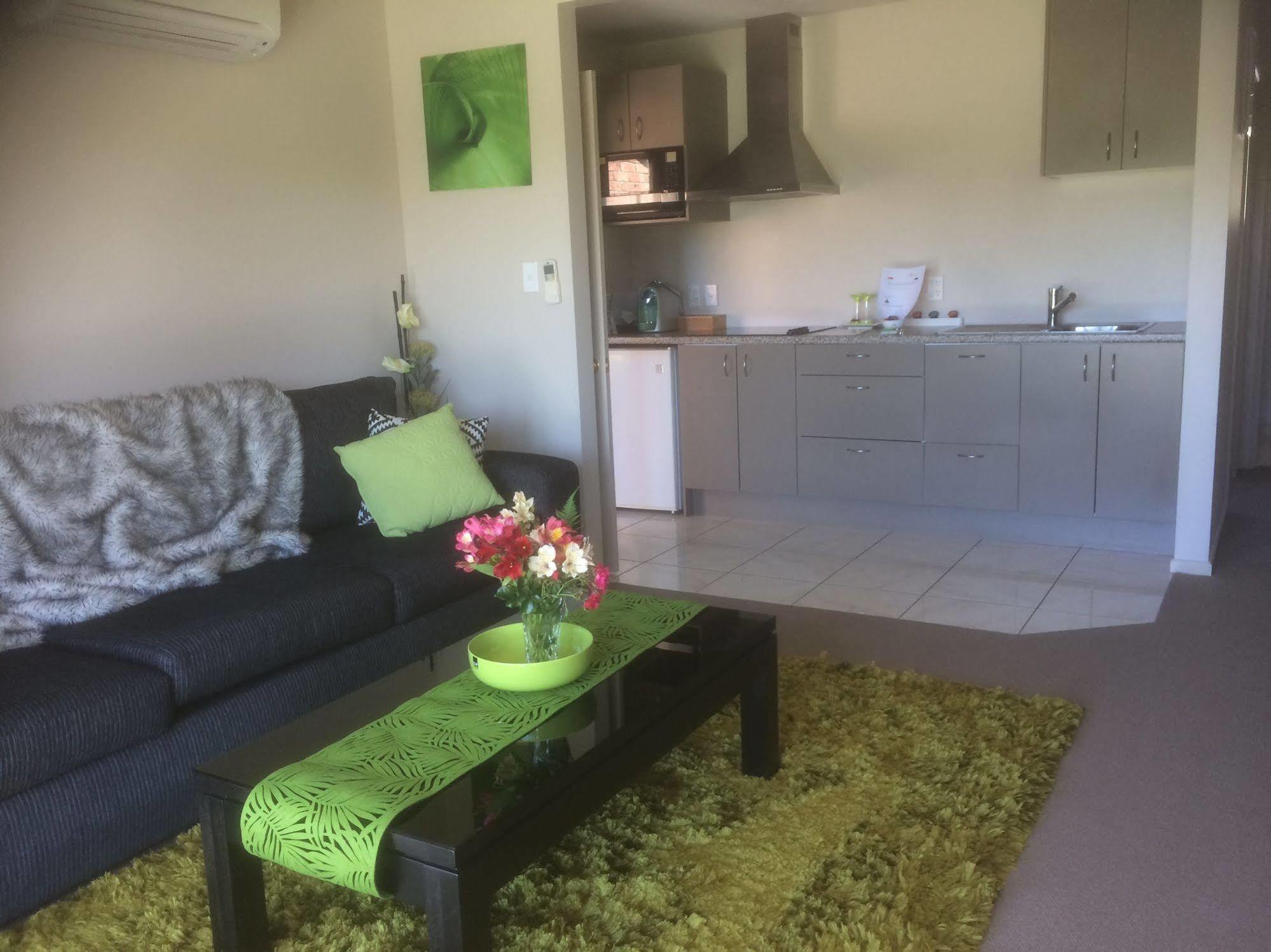 The Meadows Villa Christchurch Exteriör bild