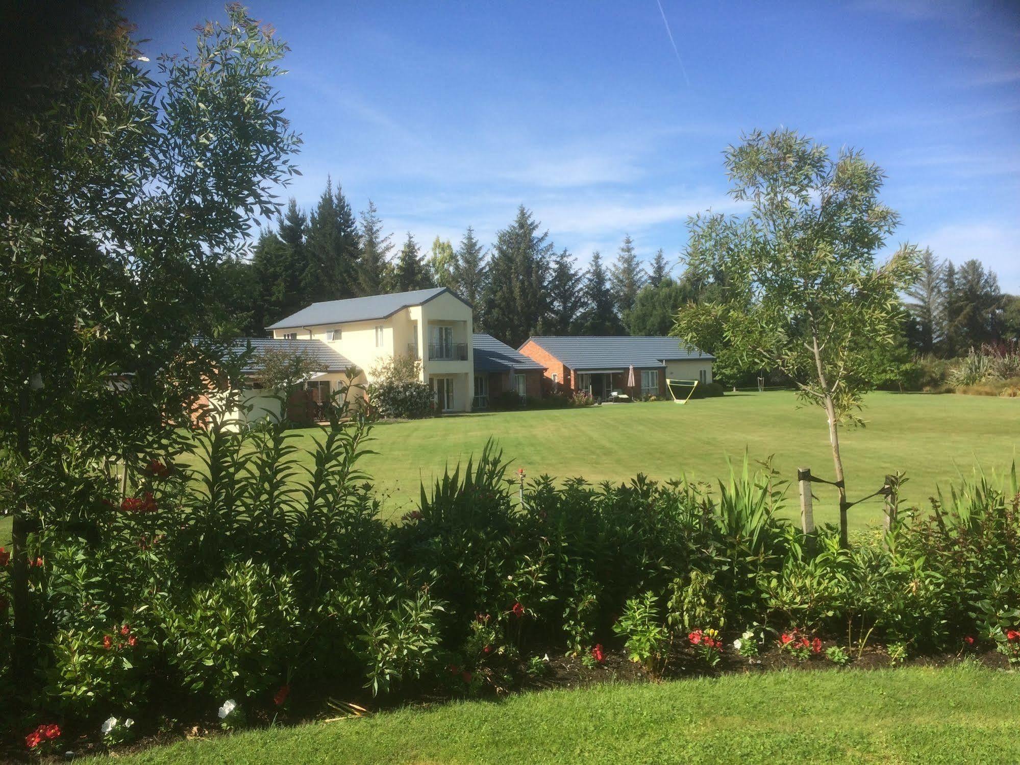 The Meadows Villa Christchurch Exteriör bild