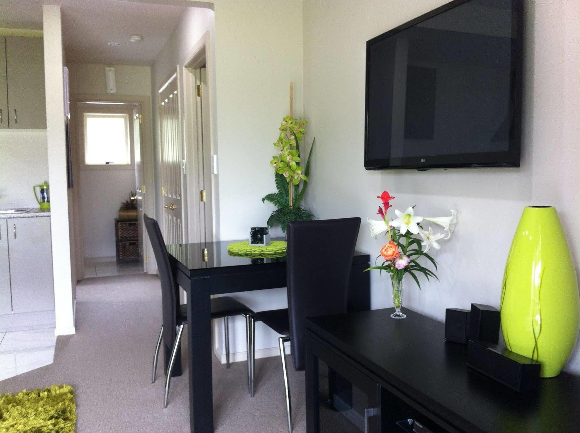 The Meadows Villa Christchurch Exteriör bild