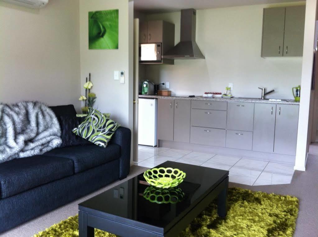 The Meadows Villa Christchurch Exteriör bild